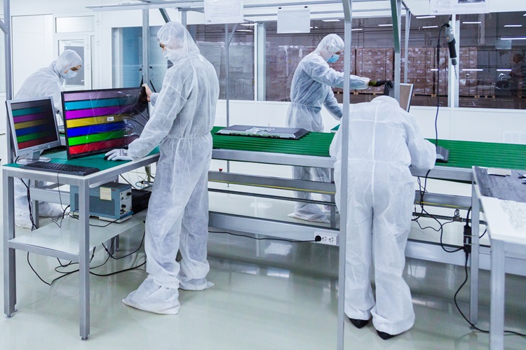 Démarches qualité et prévention des risques en industrie pharmaceutique.