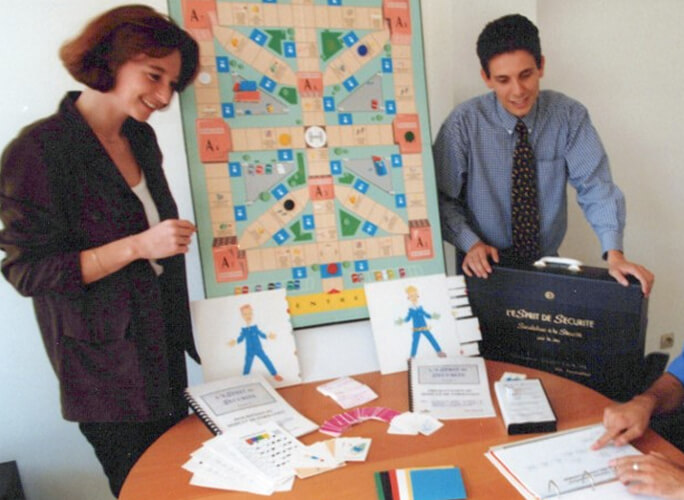 Première version du jeu pédagogique créé en 1997 par les fondateurs d’EOL CONSEIL pour sensibiliser aux comportements de prévention des risques.