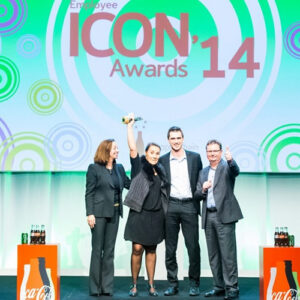 Équipe Coca-Cola recevant un award pour le programme Safety First